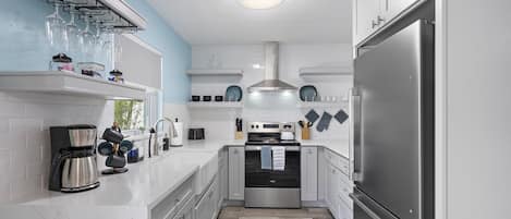 Coffee/tea maker, fridge, microwave, oven