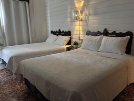 Espacio para trabajar con laptop y wifi gratis 