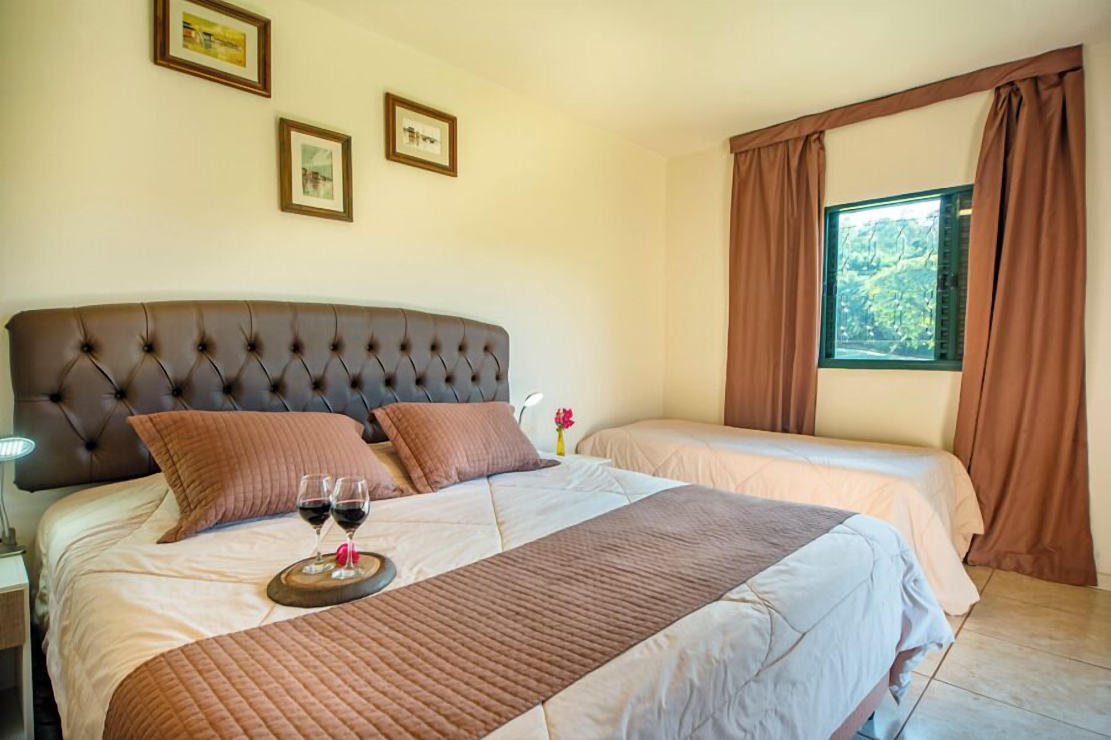 Habitación Deluxe doble | Ropa de cama hipoalergénica, escritorio, wifi gratis y ropa de cama