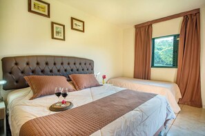 Dobbeltrom – deluxe | Allergitestet sengetøy, skrivebord, wi-fi (inkludert) og sengetøy