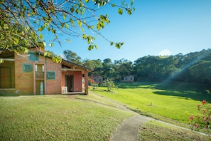 Dobbeltrom – deluxe | Allergitestet sengetøy, skrivebord, wi-fi (inkludert) og sengetøy