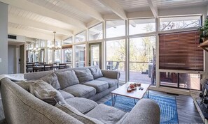 Smart TV, fireplace, DVD player