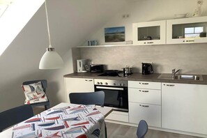 冷蔵庫、オーブン、コンロ、食器洗い機