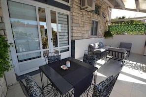 Outdoor dining - Apartment Giuarda (stobrec)
