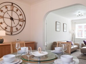 Dining - 2 bedroom accommodation in Ansdell, near Lytham St Annes (Ansdell, near Lytham St Annes)