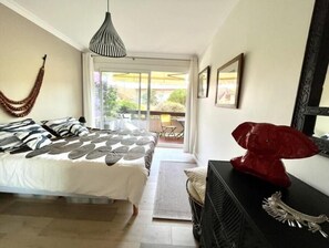 2 habitaciones, tabla de planchar con plancha, wifi y ropa de cama 