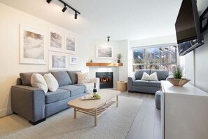 Smart TV, fireplace - Central, Stylish 2BR/2BA w/ HT & Parking (Whistler)