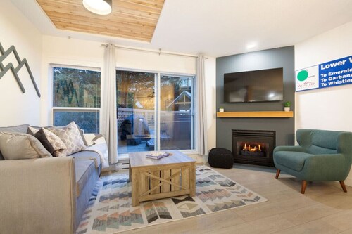 Private HotTub.Central 2BR - Free Parking+Pool+A/C