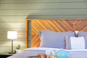 1 bedroom, desk, iron/ironing board, travel cot - Private HotTub.Central 2BR - Free Parking+Pool+A/C (Whistler)