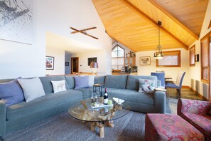 Smart TV y chimenea