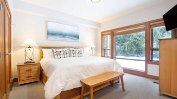 4 chambres, bureau, fer et planche Ă repasser, lit parapluie