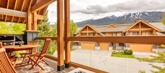 Stunning 4BR Chalet w/ Private Hot Tub & Garage!
