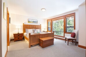 4 عدّة غرف نوم ومكتب ومكواة/لوح كي وسرير سفر