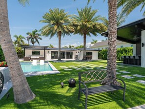 Piscina all'aperto, una piscina riscaldata