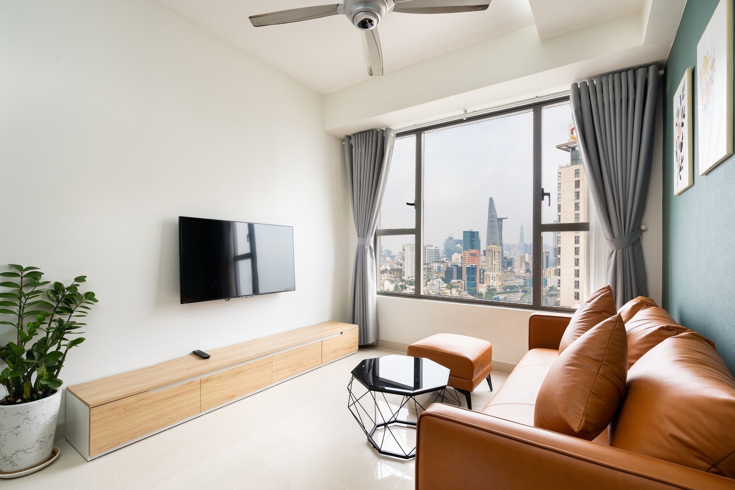 Apartamento família | Área de estar | Smart TV 43 polegadas com canais digitais, Netflix