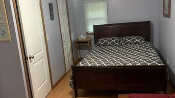 3 bedrooms, iron/ironing board, travel crib, free WiFi