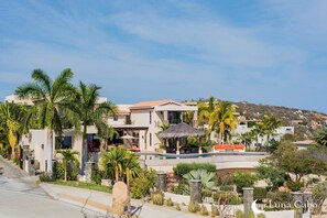 Exterior - Ocean Sunset, Infinity Pool, and Beach Club Access (San José del Cabo)