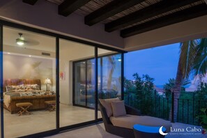 Terrace/patio - Ocean Sunset, Infinity Pool, and Beach Club Access (San José del Cabo)