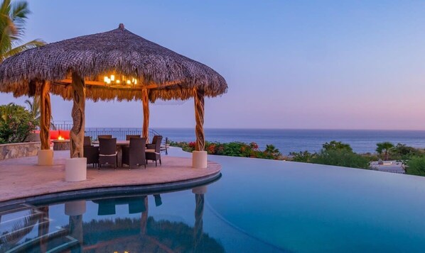 Outdoor pool - Ocean Sunset, Infinity Pool, and Beach Club Access (San José del Cabo)