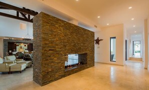 Interior - Ocean Sunset, Infinity Pool, and Beach Club Access (San José del Cabo)