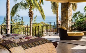 Terrace/patio - Ocean Sunset, Infinity Pool, and Beach Club Access (San José del Cabo)