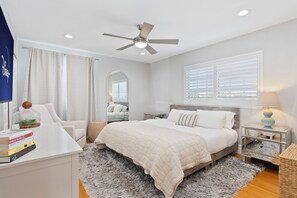 4 Schlafzimmer, Schreibtisch, Bügeleisen/Bügelbrett, Reisekinderbett