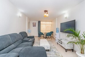 Smart TV - Sublime House - Deluxe 1 br Apt in Ruaka

 (Ruaka)