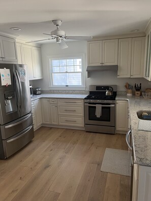 Fridge, microwave, oven, stovetop - Family friendly beach house with everything you need! (Manasquan)