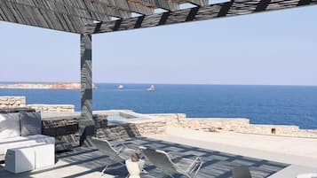 Suite Deluks | Area keluarga | TV layar datar