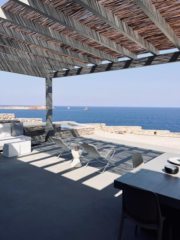 Deluxe Suite | Living area | Flat-screen TV - Cave Suite (Paros)