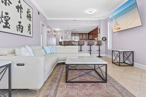 Smart TV - Near Destin Harbor, Beach Front, Pool, Balcony, Hot Tub (Destin)
