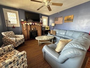 TV connectée, lecteur de DVD, livres, médiathèque