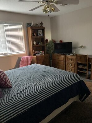 2 makuuhuonetta, silitysrauta/-lauta, Wi-Fi, vuodevaatteet