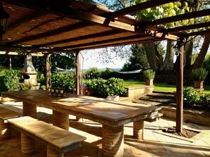Outdoor dining - Historic Italian villa from the 1920s (Torre Alfina)