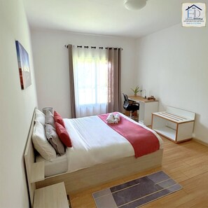 2 bedrooms, desk, iron/ironing board, WiFi