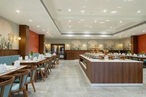 Restaurant - The Fern Wisteria Resort Dhari (Dhari)
