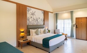 Fern Club Villa | Värdeförvaringsskåp på rummet, skrivbord och strykjärn/strykbräda