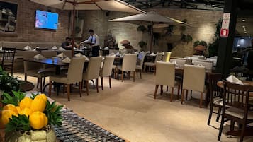 Studio | Dining