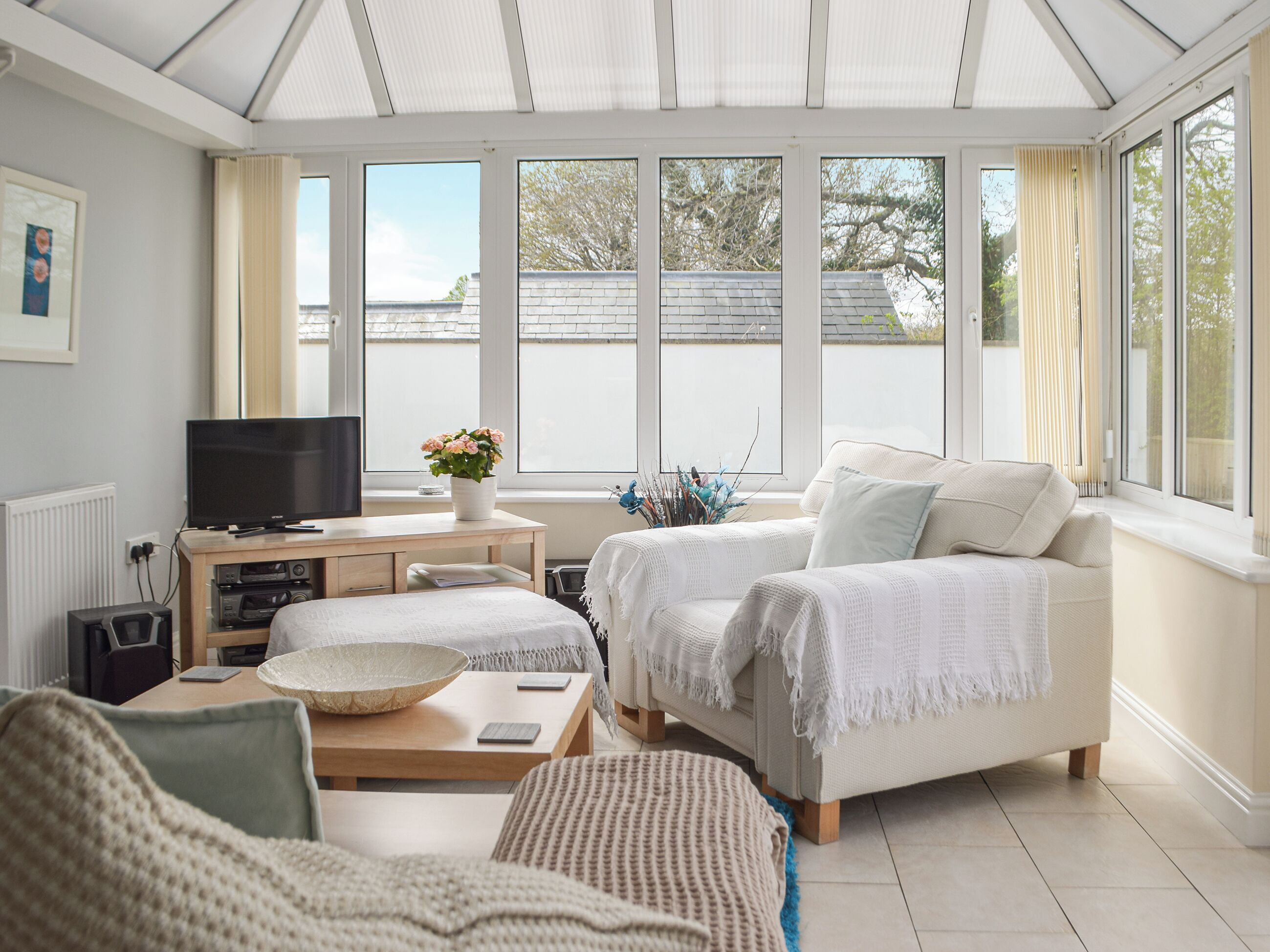 A Spacious Holiday Home With A Heavenly Hot Tub Close To Stunning Beaches. - Cardigan
