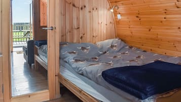 1 bedroom, bed sheets
