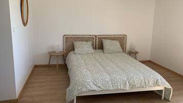 2 bedrooms, desk, free WiFi, bed sheets