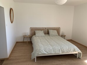 2 chambres, bureau, Wi-Fi gratuit, draps fournis