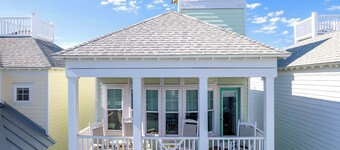 Charming Vacation Home Walking Distance to the Beach and Pool Access
