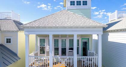 Charming Vacation Home Walking Distance to the Beach and Pool Access