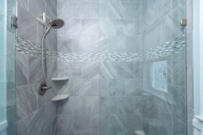 Shower, hair dryer, towels, soap - Charming Vacation Home Walking Distance to the Beach and Pool Access (Atlantic Beach)