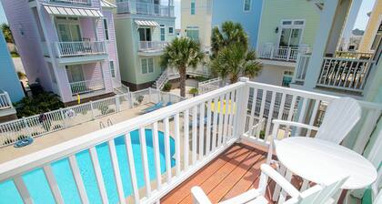 Charming Vacation Home Walking Distance to the Beach and Pool Access