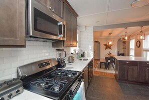 Refrigerador, microondas, horno, placa de cocina