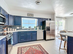 Microondas, horno, parrilla de estufa y lavavajillas 