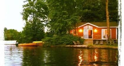 Island Retreat steps to waters edge