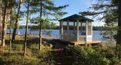 Island Retreat steps to waters edge